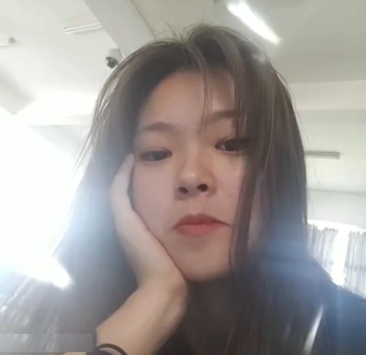 小骚逼被干的很爽 [13P]
