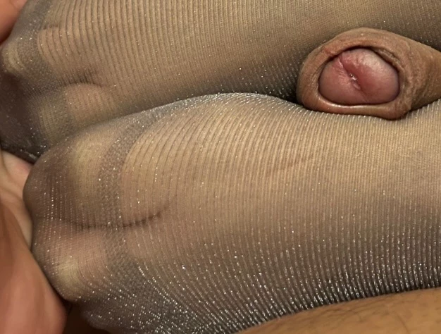 [原创][手势验证]老婆穿着不同的丝袜足交做爱插出白浆，尽情骚话评论来交流一下你们老婆婚前逼里进过几根鸡巴？[10P]