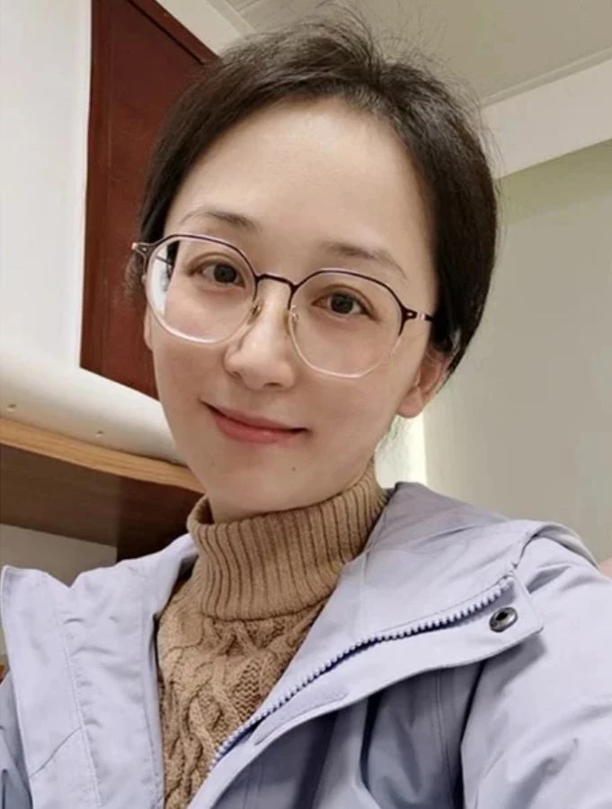 美女老师就是不一样，戴上眼镜看着挺有气质的[13P]