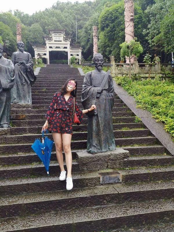 游记还有美白的美女陪着一起吃喝玩乐[23P]