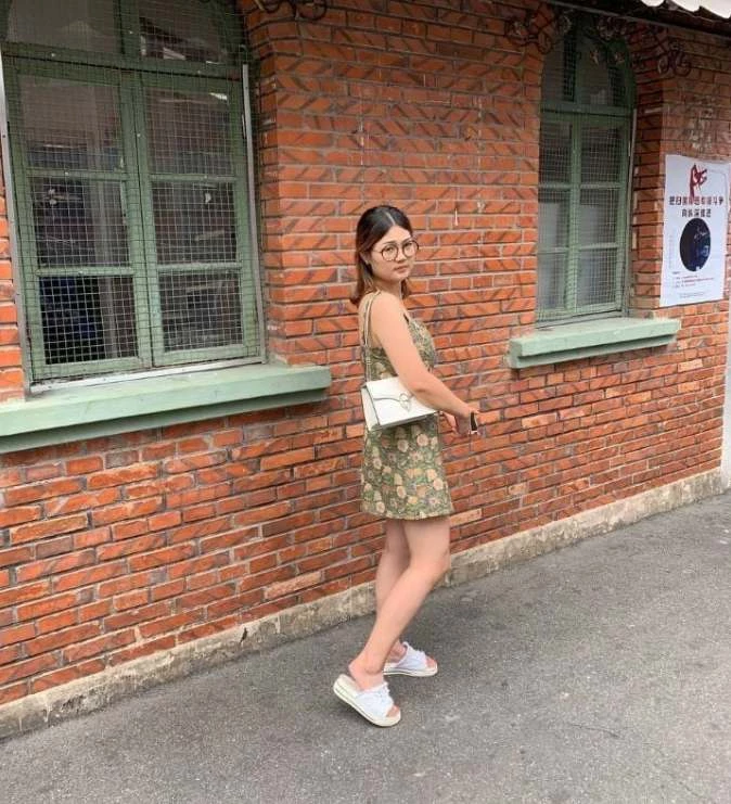 前人栽树后人乘凉，都是前任教育的好，很风骚的反差大胸妹[10P]