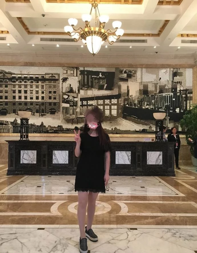 穿衣显瘦脱衣有肉的白虎护士女友口活真好[11P]