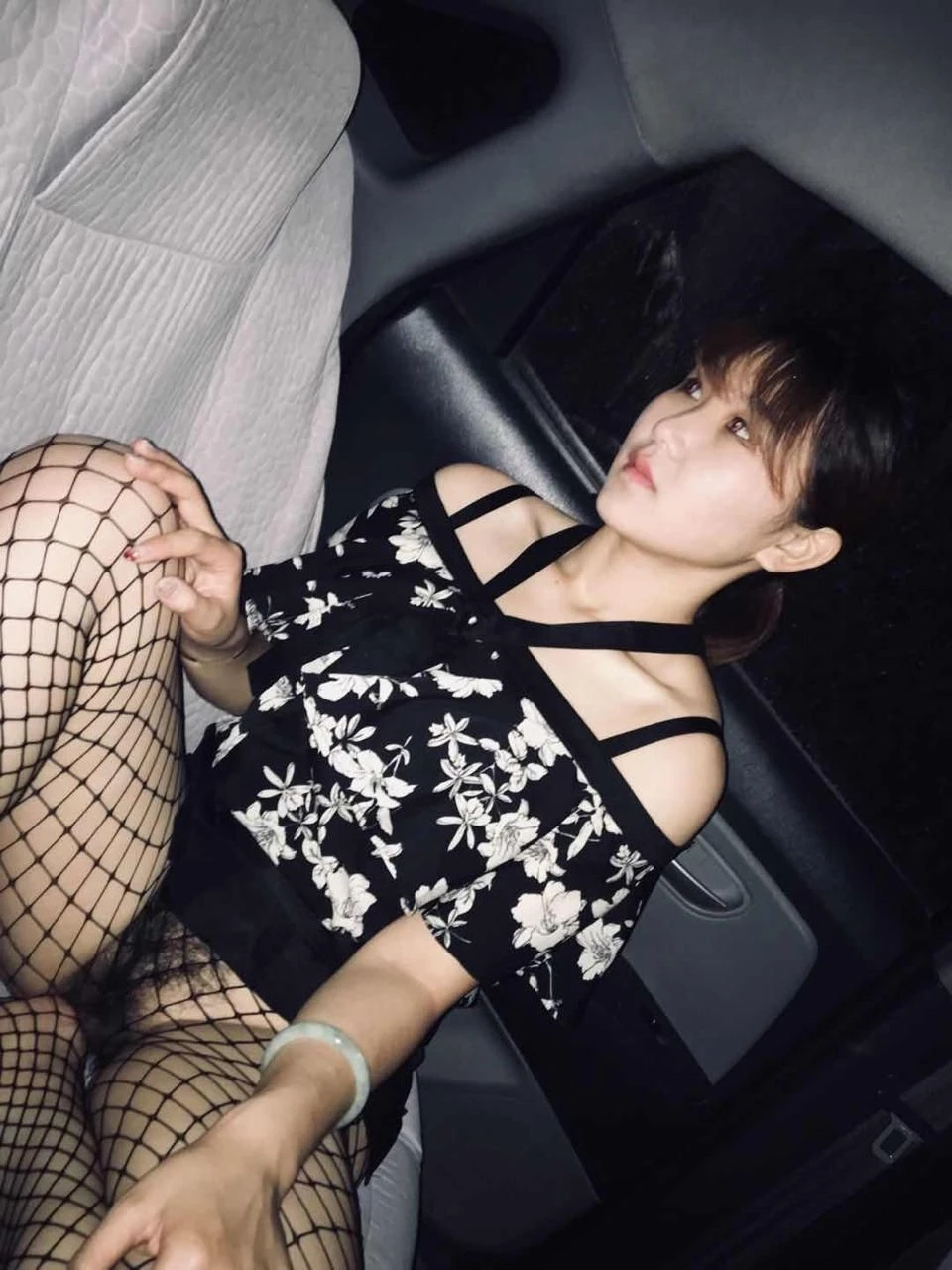 大方展示诱人美穴[10P]