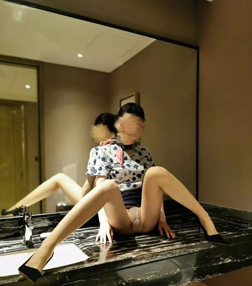 网路认识一个小空姐[18P]