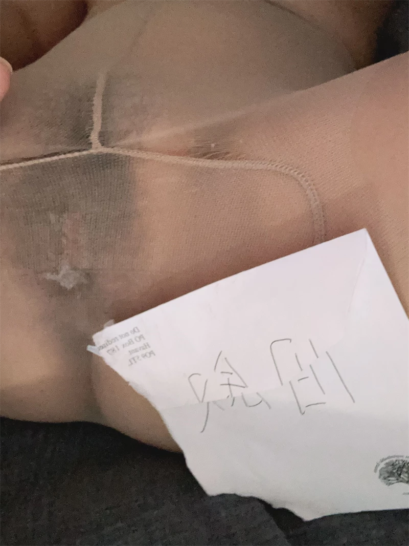 [旧叙原创]小骚货第一次拍照展示自己 身材很好 骚逼很粉嫩 想体验多人的快乐又怕男友发现 喜欢看评论 手写验证 [18P]