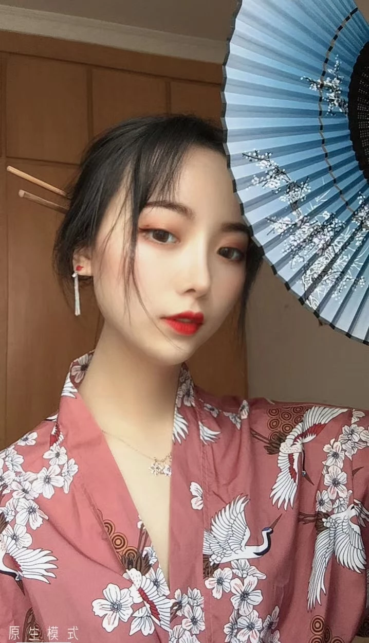 这逼，身材，胸，屁股就很想让人有干的欲望，可惜男友不是我[24P]