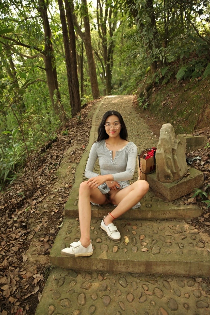 爱漏出的大姐 [18P]