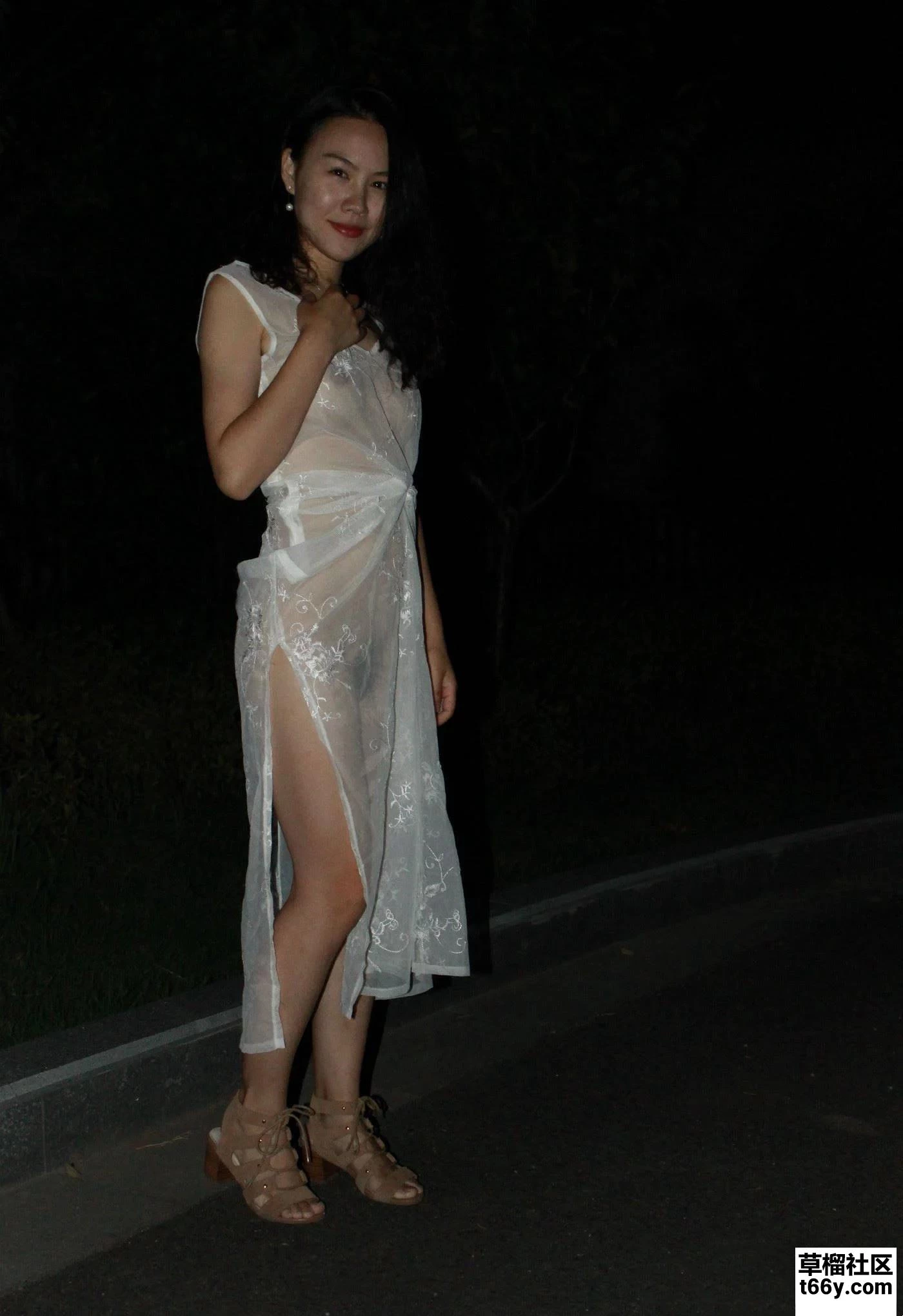 夜晚露出还是有点害怕 [27P]