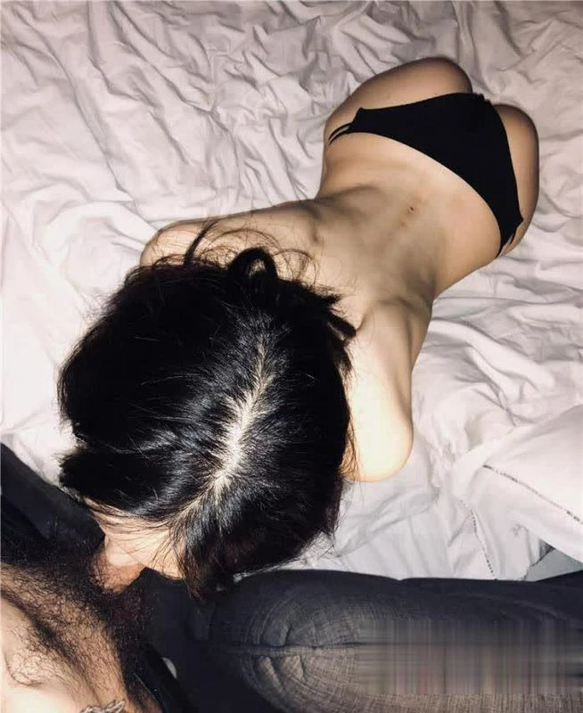 相当放得开的少妇 [10P]