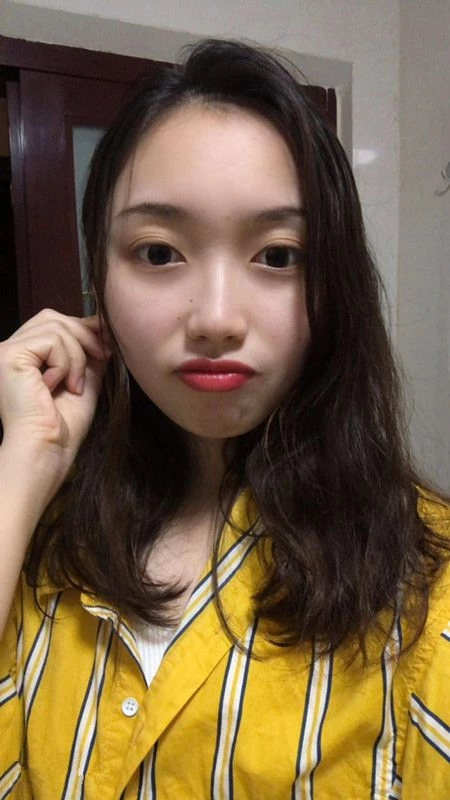 娇嫩粉木耳小妹私底下真的是骚啊[23P]