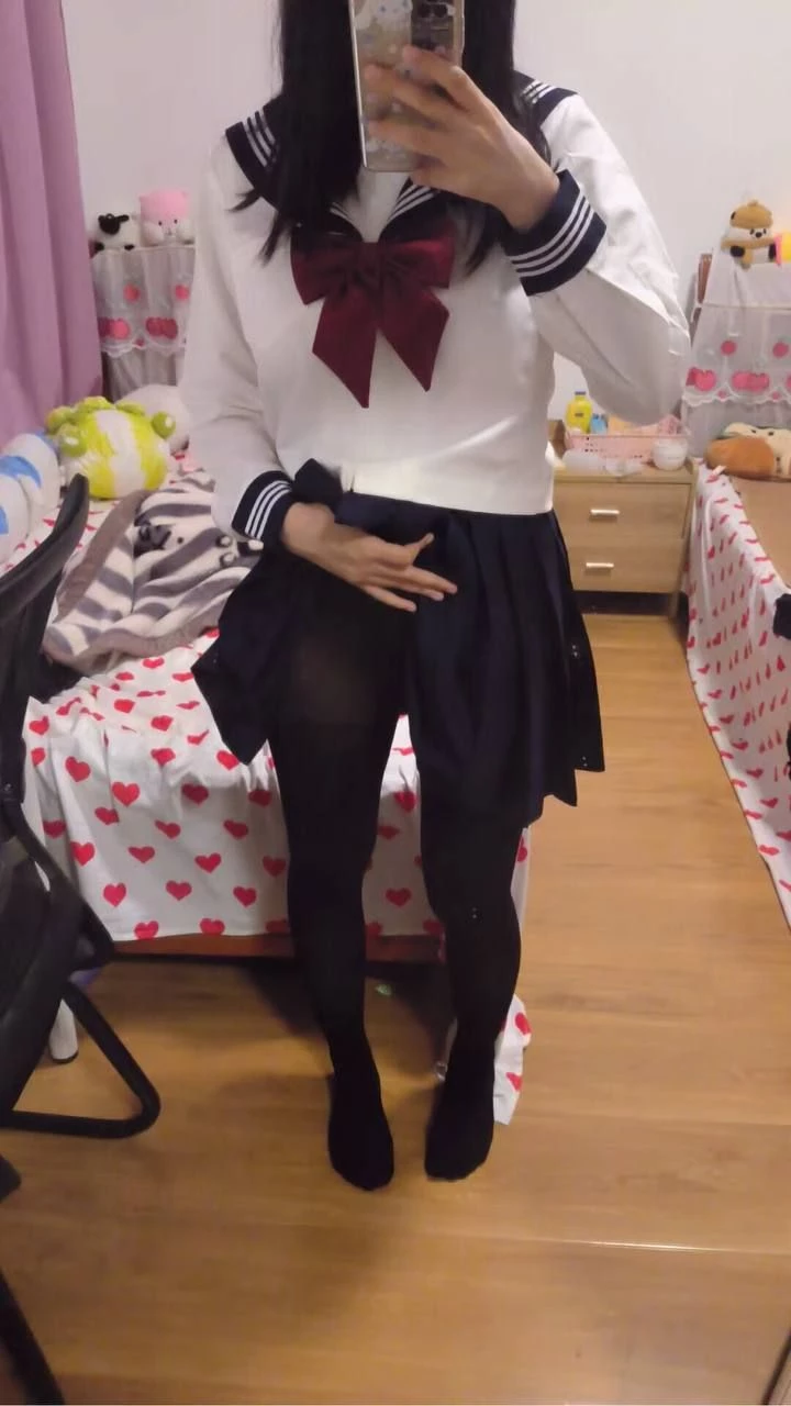 非常爽的黑丝小女友[27P]