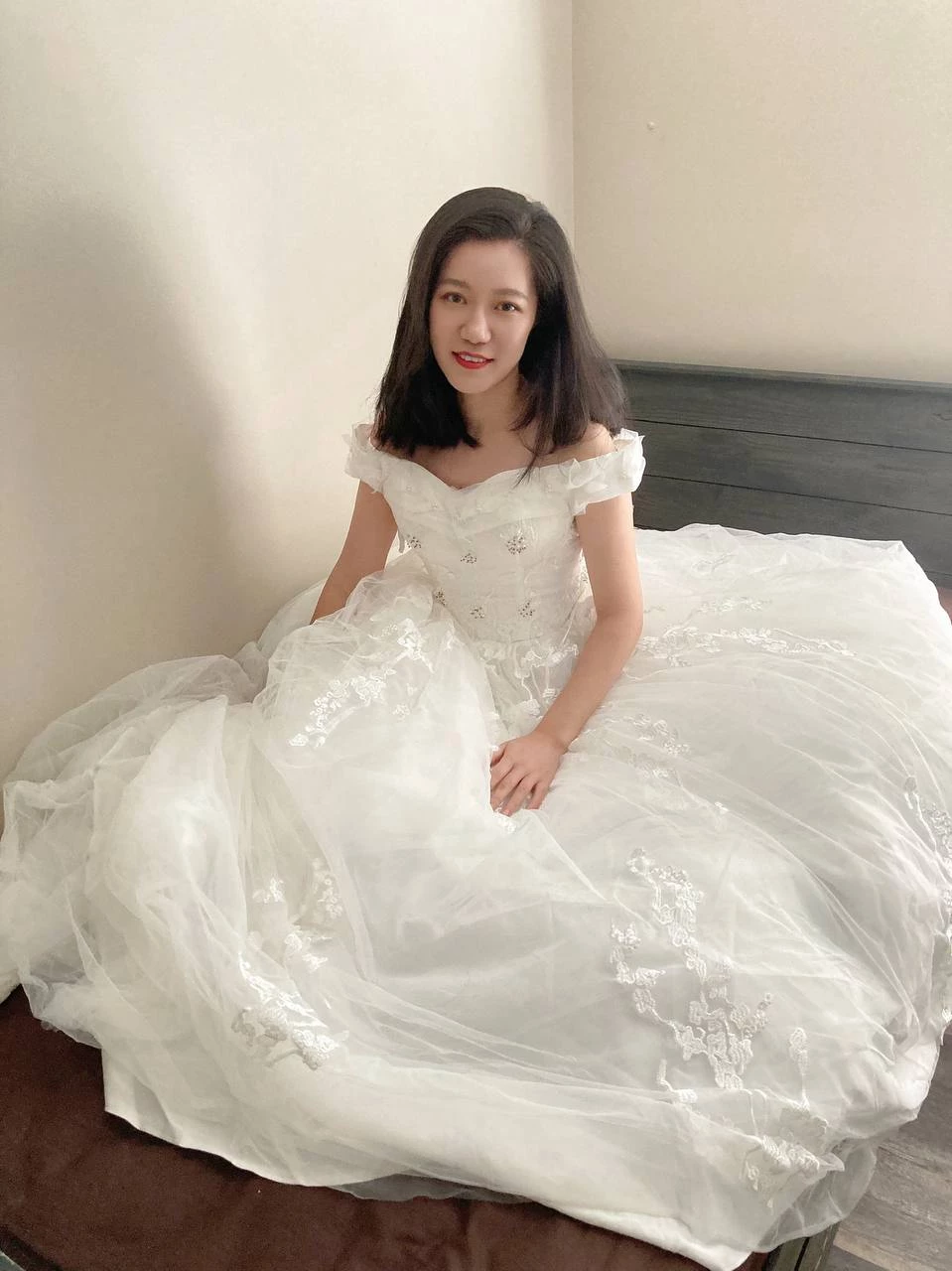 穿白色婚纱的小骚逼[25P]