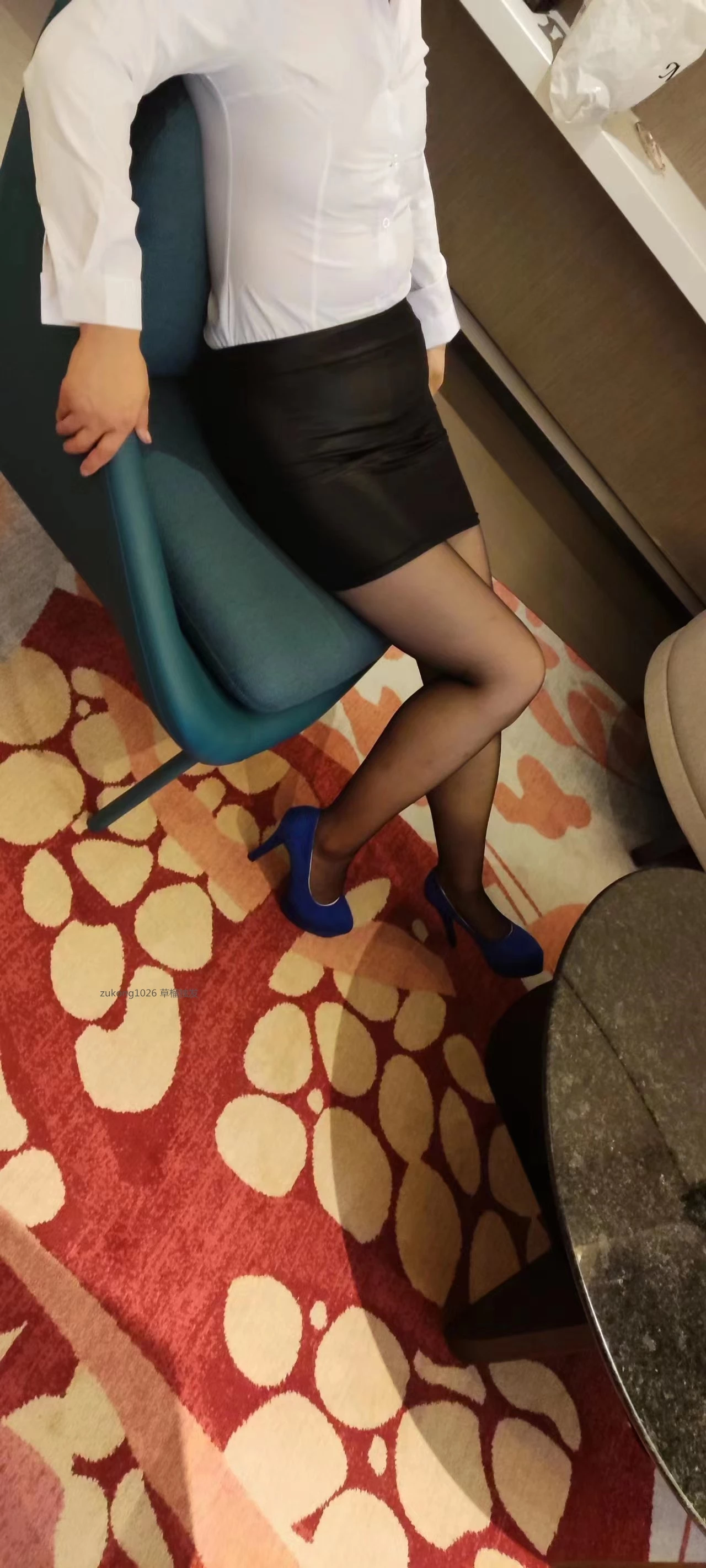 [原创][足控淫妻社]陕西西安 放假了的老师比较有空 活动页挺多 老师看来还是很喜欢小皮裙 越来越放得开了 投稿人希望结交更多优质单男[48P]
