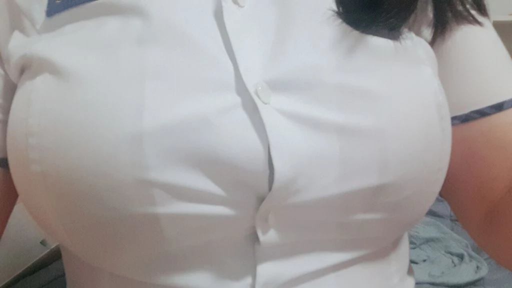胸太大了衣服都要撑开了 [17P]