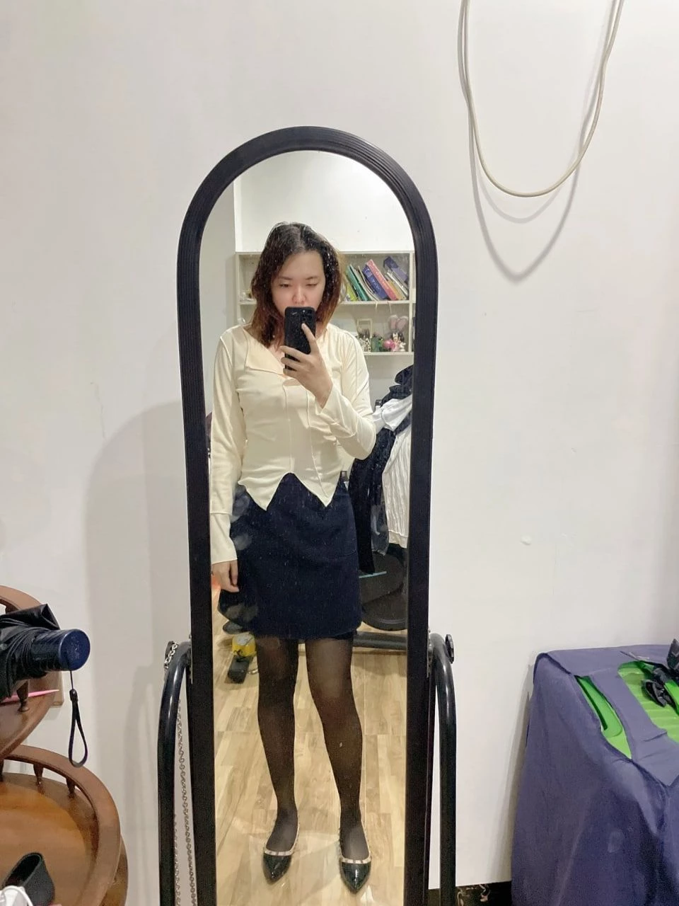 对镜自拍的精致美妞[10P]