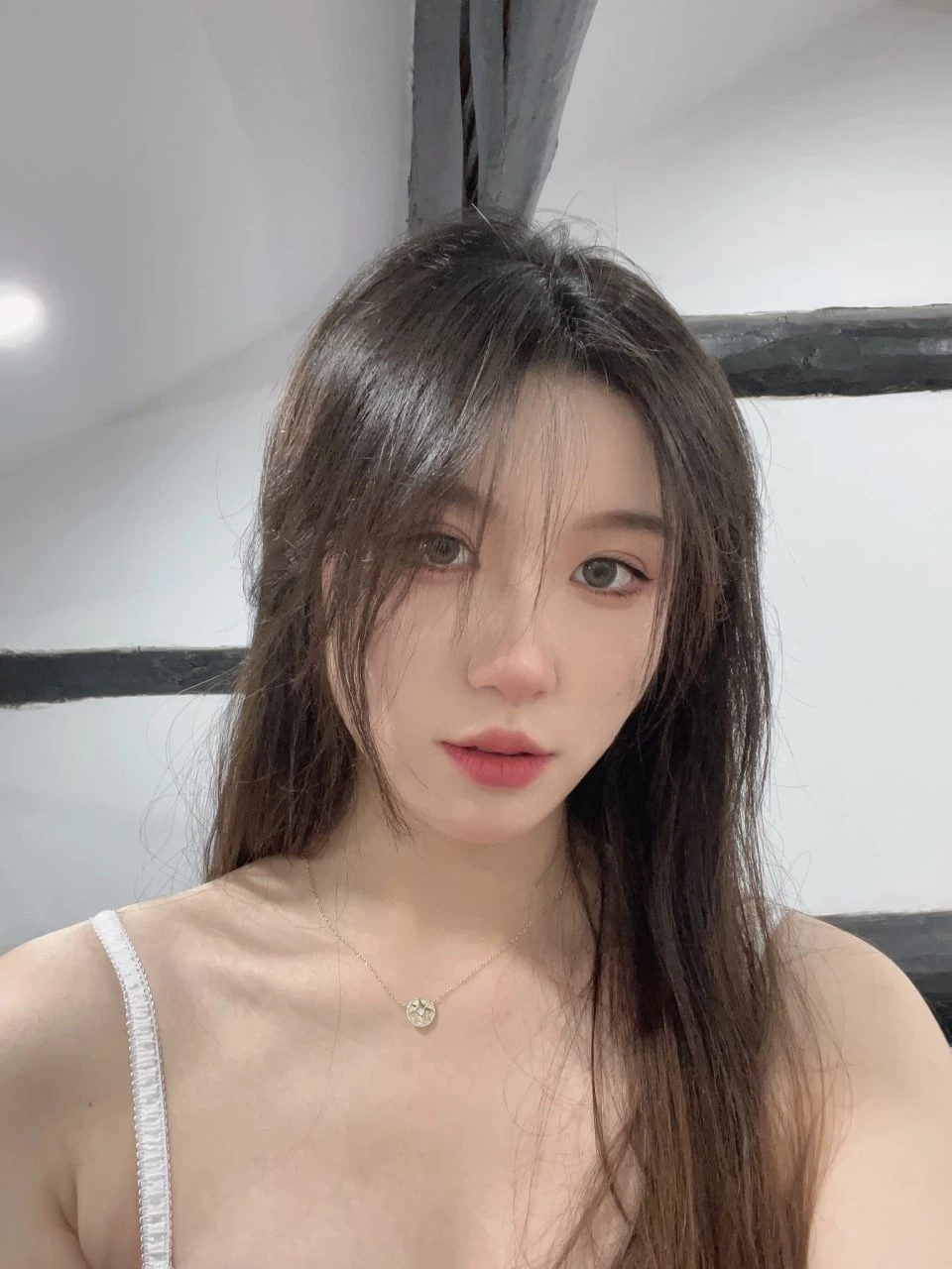 小婊子 [11P]