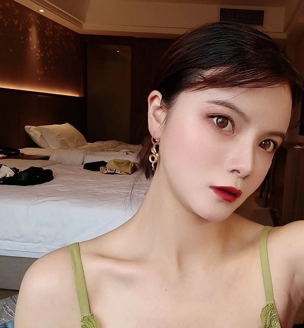美貌人妻 [11P]
