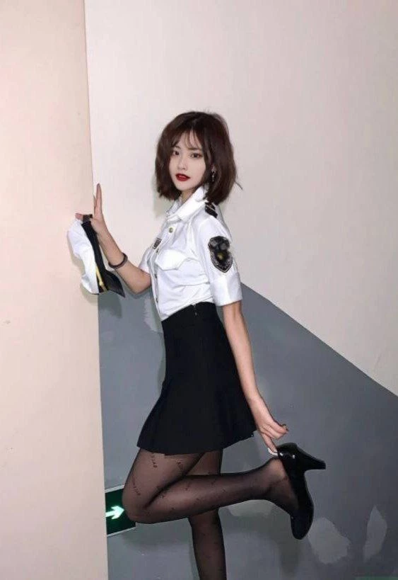 你穿制服的样子挺好看 [11P]