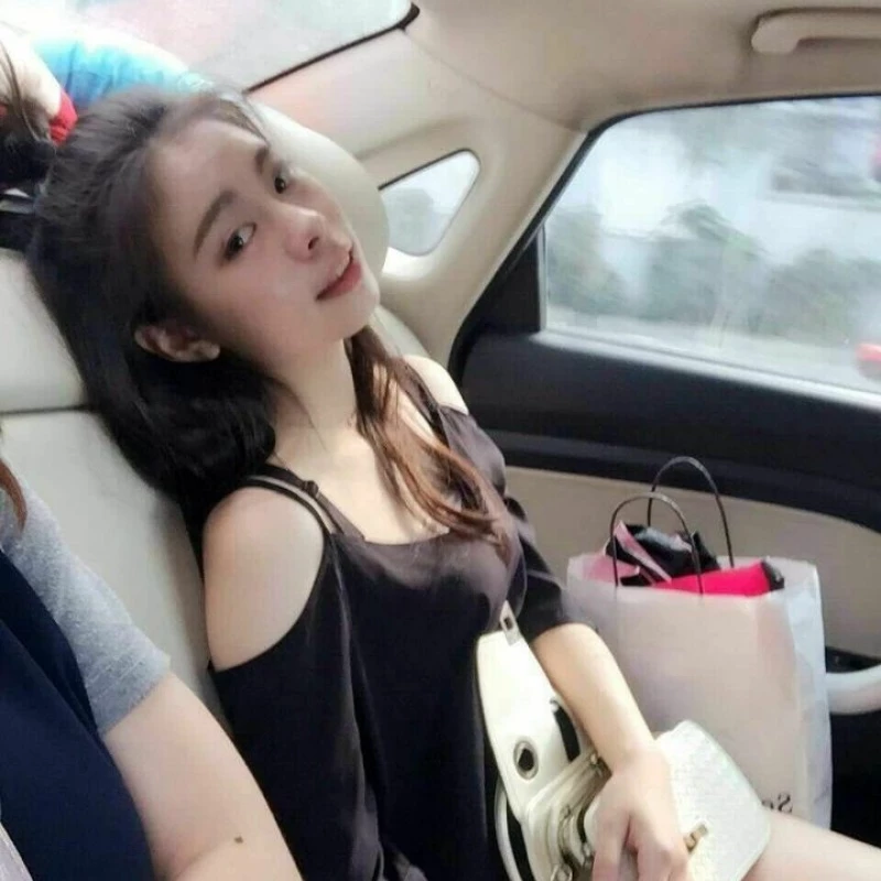 好挺的奶子，青涩的面容，让人充满的欲望[15P]