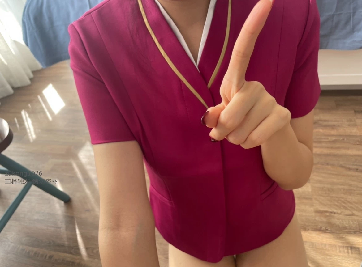 [原创][足控淫妻社]山东济南  不想做空姐的主持人不是好骚逼  肤白貌美工作端正的妞背地里做的都是被捆绑舔脚的活[19P]