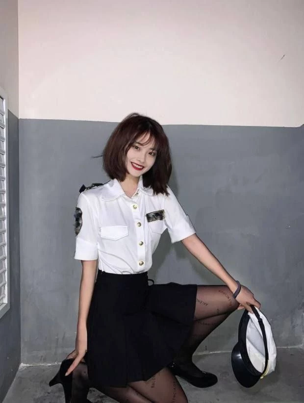 你穿制服的样子挺好看 [11P]