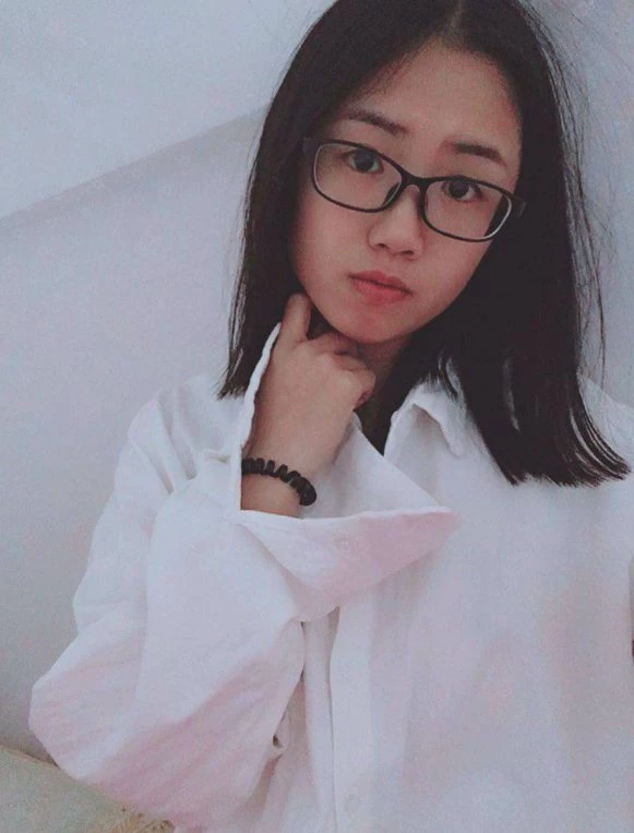 眼镜反差小骚货的茂密黑森林[11P]