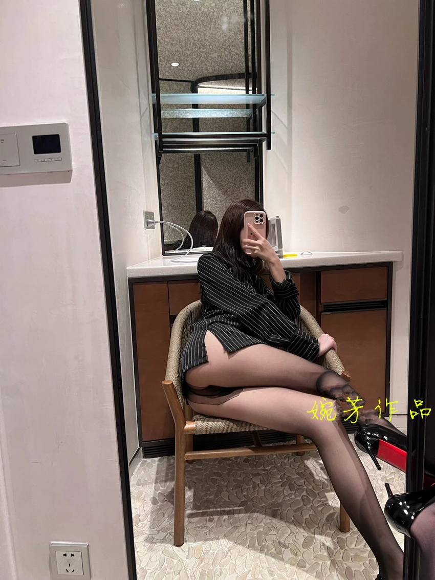 晚上会梦到我吗？今天有没有想我？有什么问题可以吻我!喜欢吗专门给你拍的[33P]