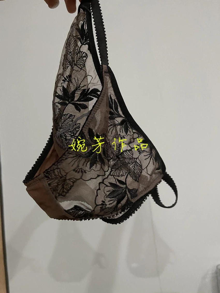 谁在西楼唱着儿女情长 生活的碎让泪横过脸颊 迷茫的人走在路上想家[28P]