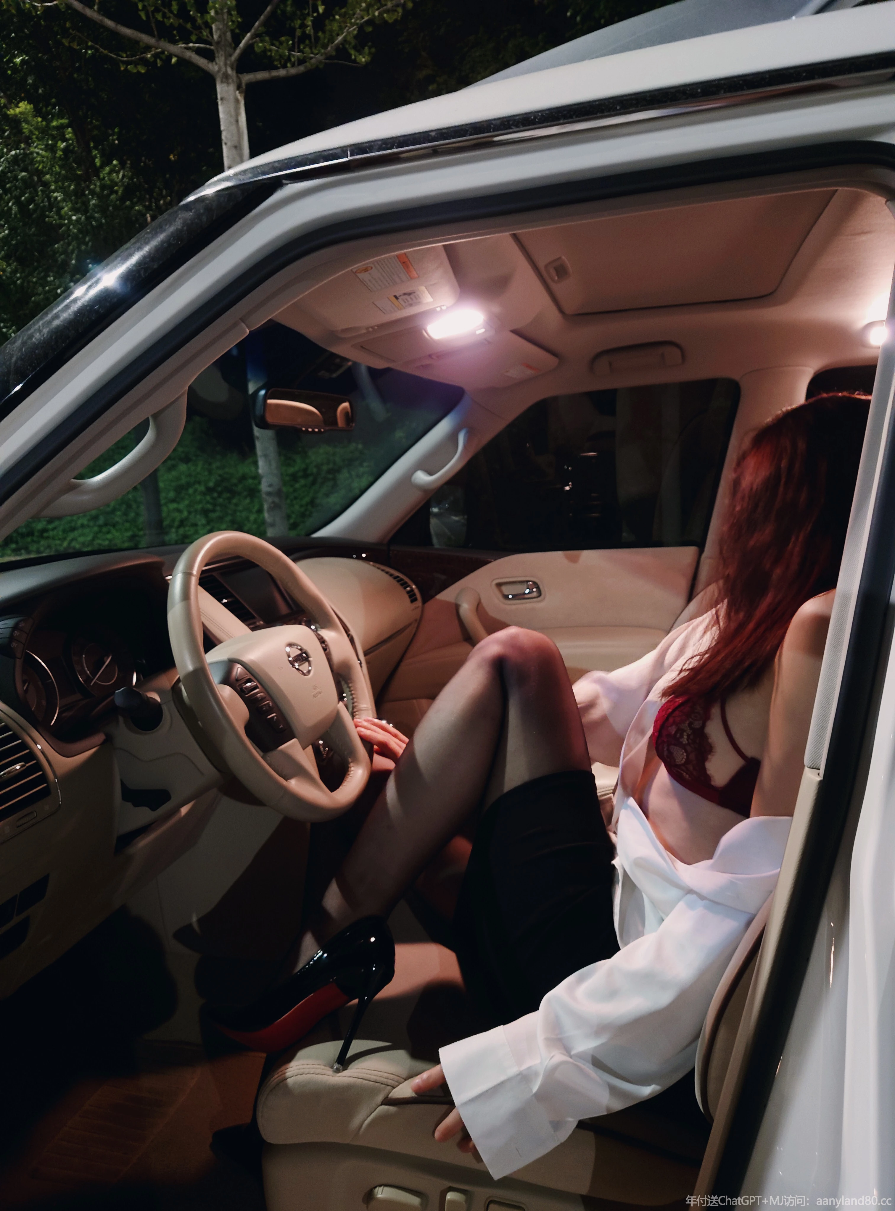[原创][一撸由你]夜幕降临，昏暗的灯光下夜色迷离，车上的骚妻开始发浪展现自己的身体，一件件褪去外衣露出胴体，也许每个城市中的夜晚都有这样的风景。（图床已修复）[30P]