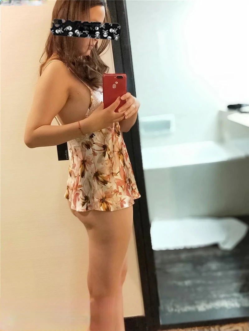 妹子出去学习住酒店，也不忘拍照来诱惑一下[11P]