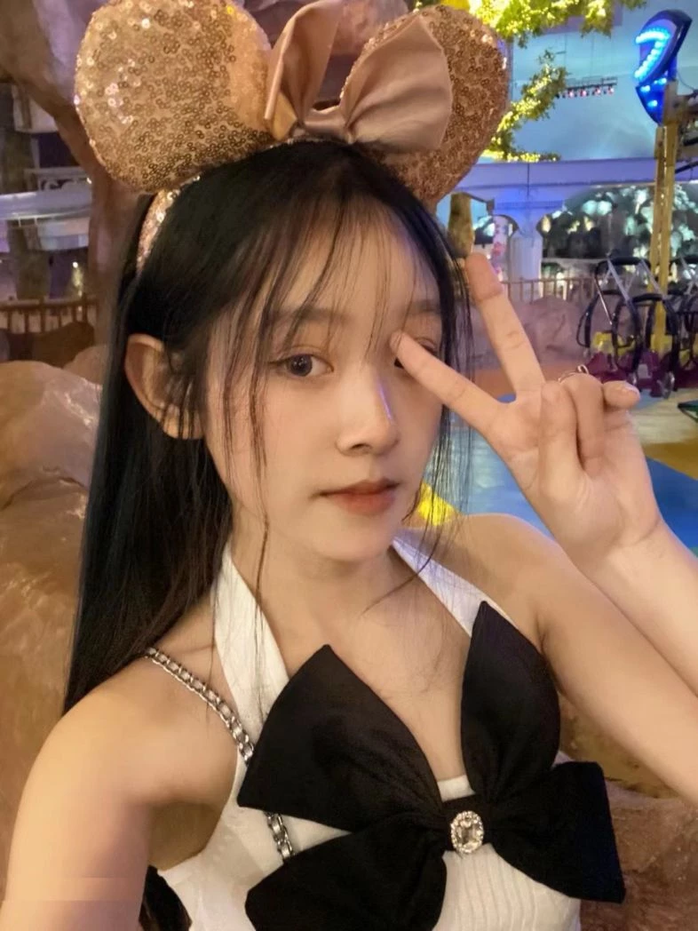 少妇姿势和表情很风骚诱人，更有女人味[16P]