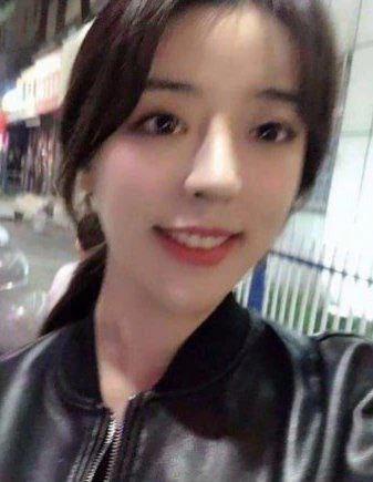面带笑容的女子 [19P]