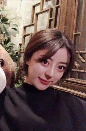 面带笑容的女子 [19P]