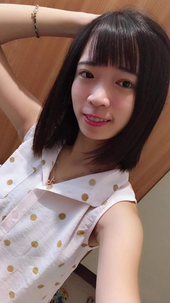 美女展示漂亮胸部 [14P]