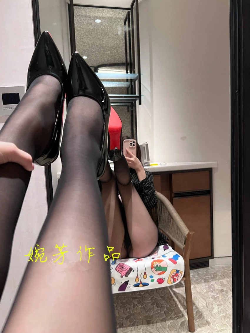 晚上会梦到我吗？今天有没有想我？有什么问题可以吻我!喜欢吗专门给你拍的[33P]