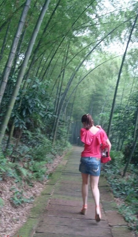拍的很自然，说明这个骚妇真的很投入呀[19P]