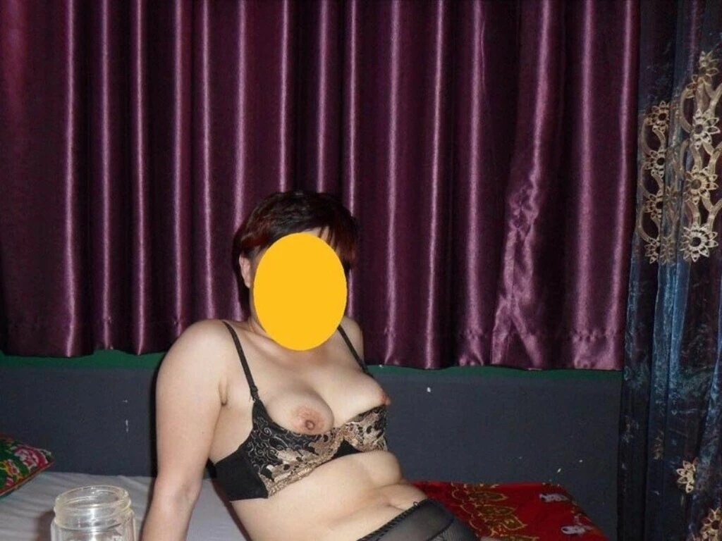 超饥渴的家庭主妇妇 [18P]