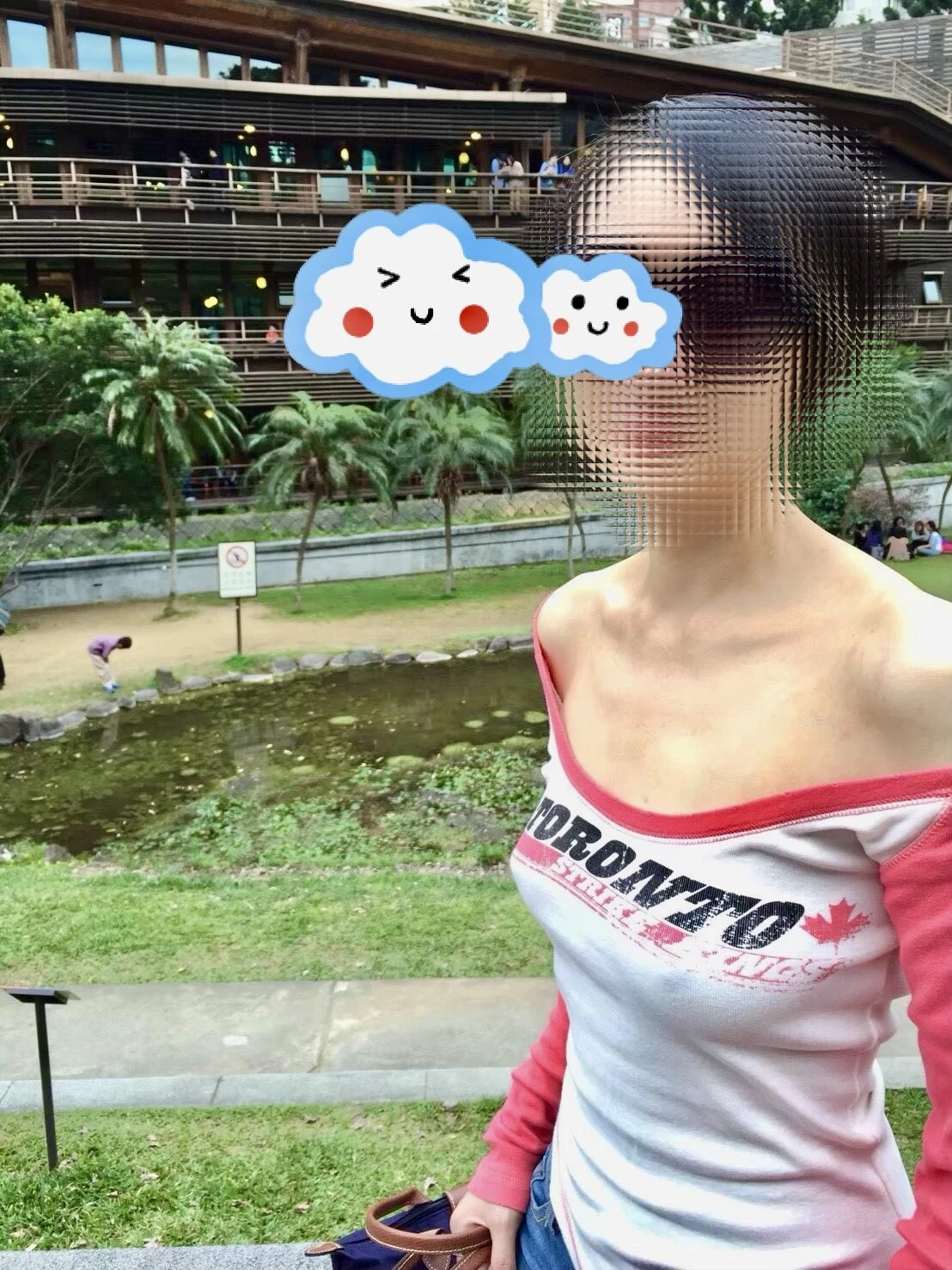 不爱穿内衣的少妇[13P]