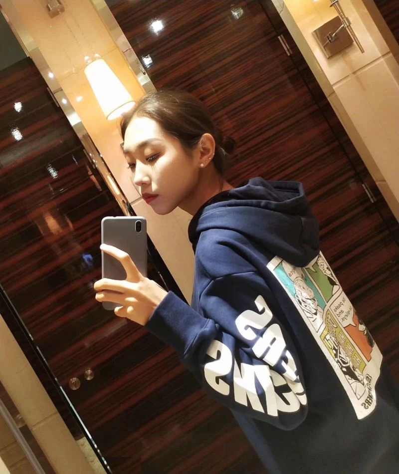 乳房真的挺完美，不大，但是很坚挺[17P]