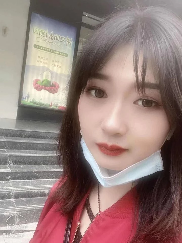 奶子不大不小 身材又好 穿个丝袜 更诱人了[16P]