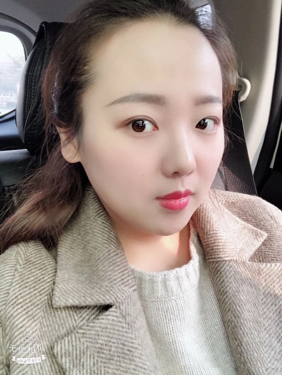 很有韵味的少妇，奶子也很白很大，摸起来手感应该爽歪歪[21P]