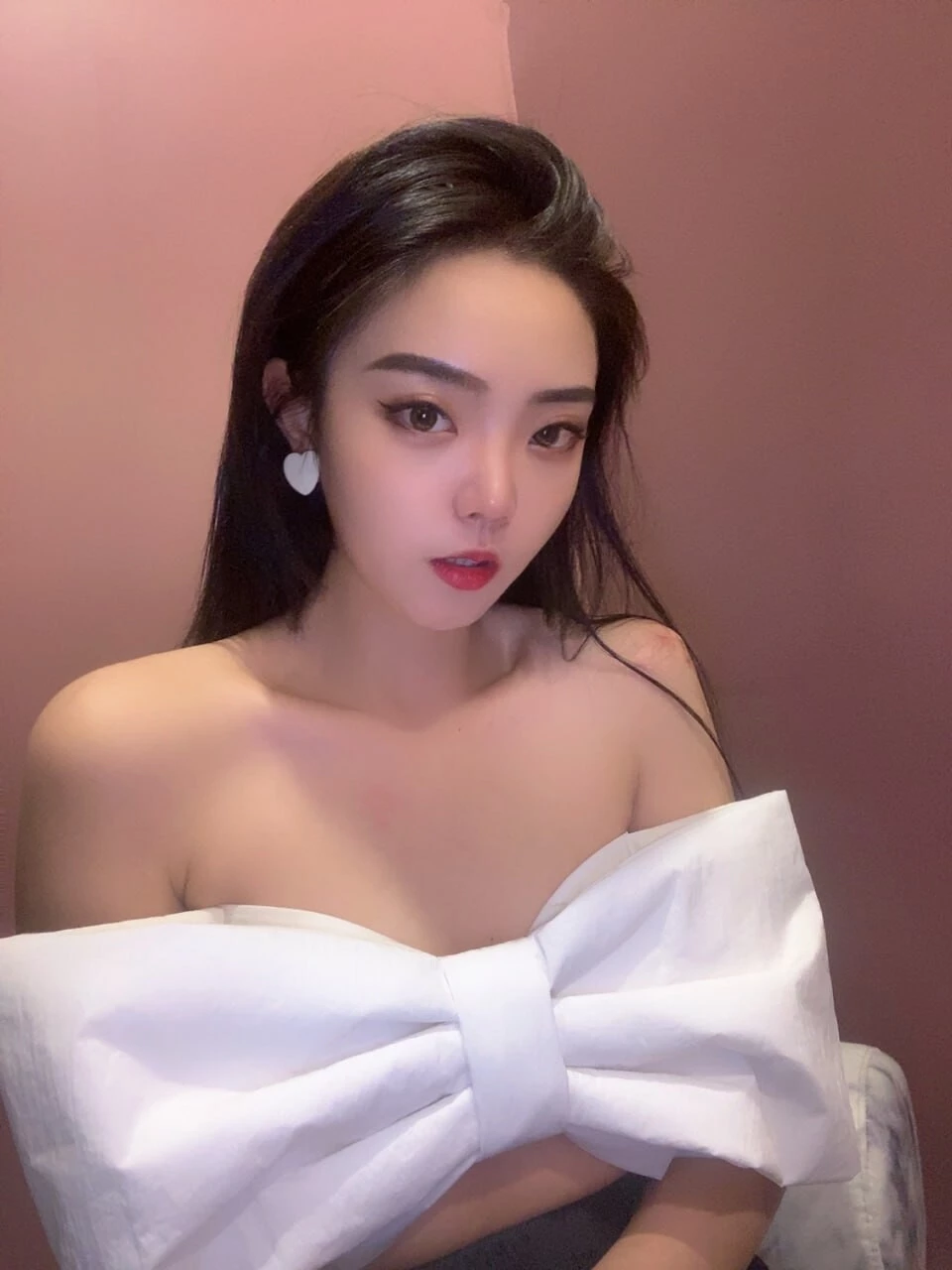 外表清纯的妹子私下是真的骚[26P]