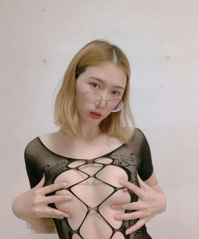 单位女同事 [11P]