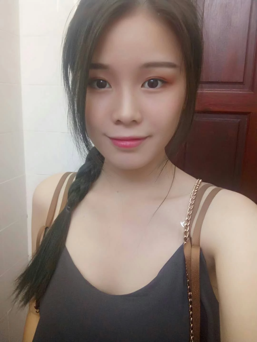 小美女的鲍鱼就是好吃[19P]