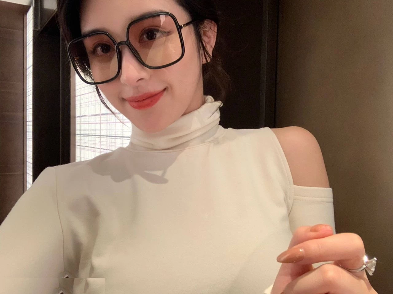 好肥美的屄啊，身材保持很好，皮肤细腻，值得一操[16P]