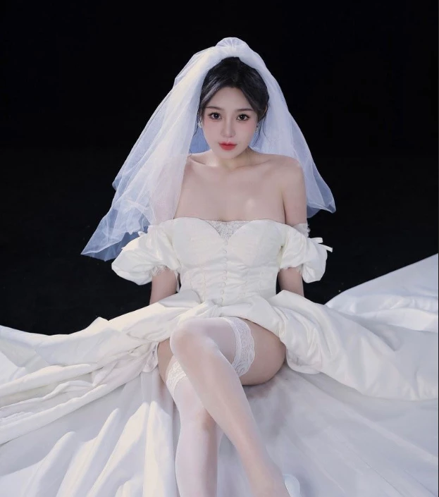 这个大学生说，出嫁的时候要做个淫荡的新娘[19P]