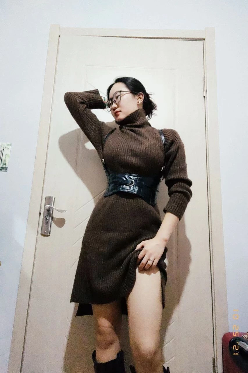 骚女人真的是让人想操[17P]