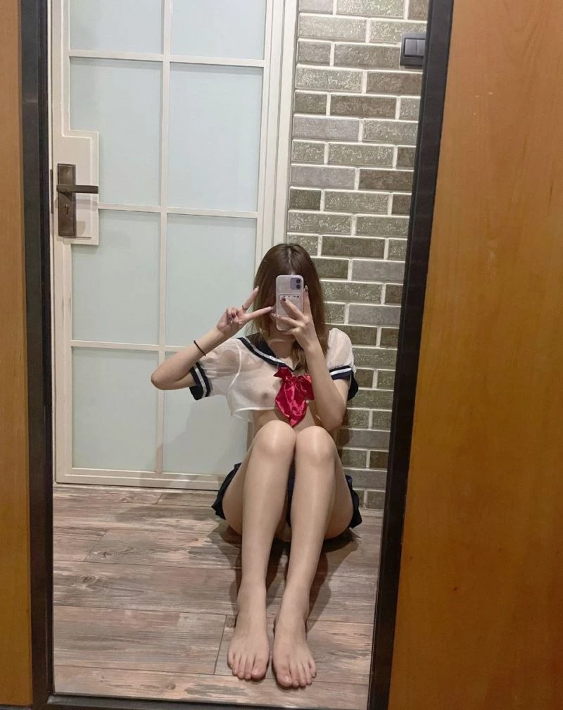 女的比较嫩，bb的颜色还是粉红的，好诱人[21P]