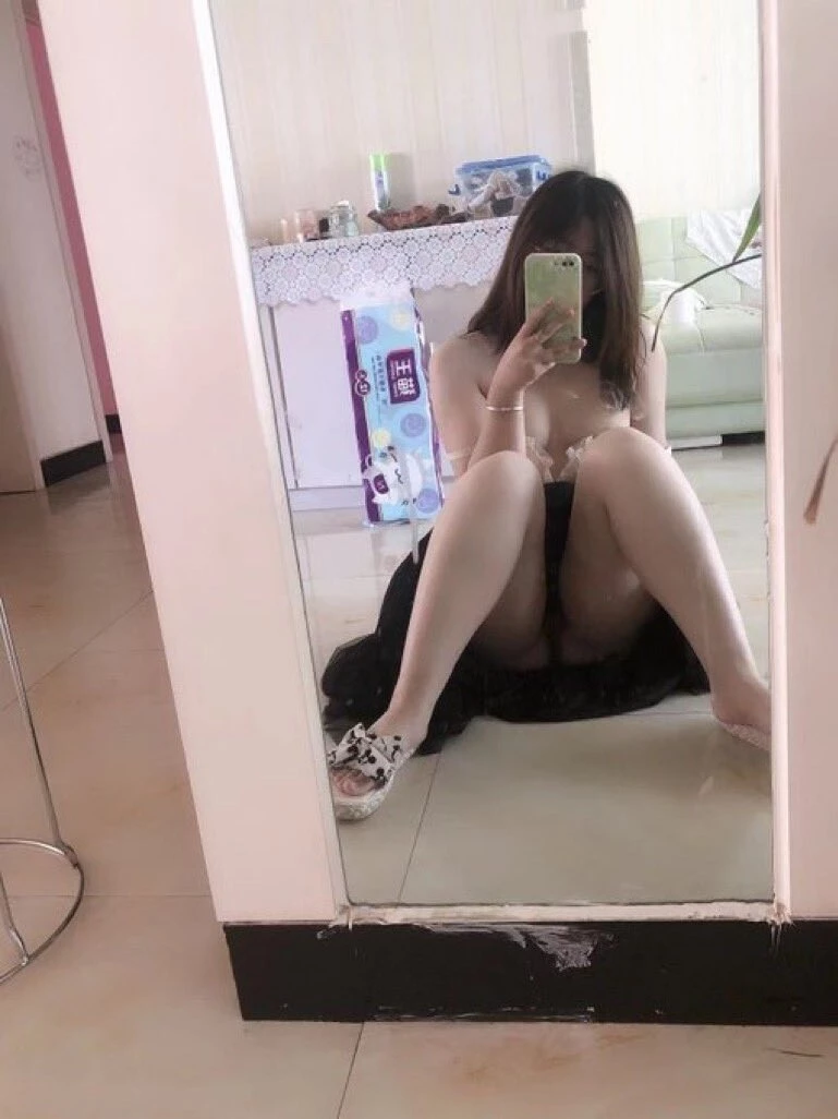 清纯中带点骚的极品学妹[20P]