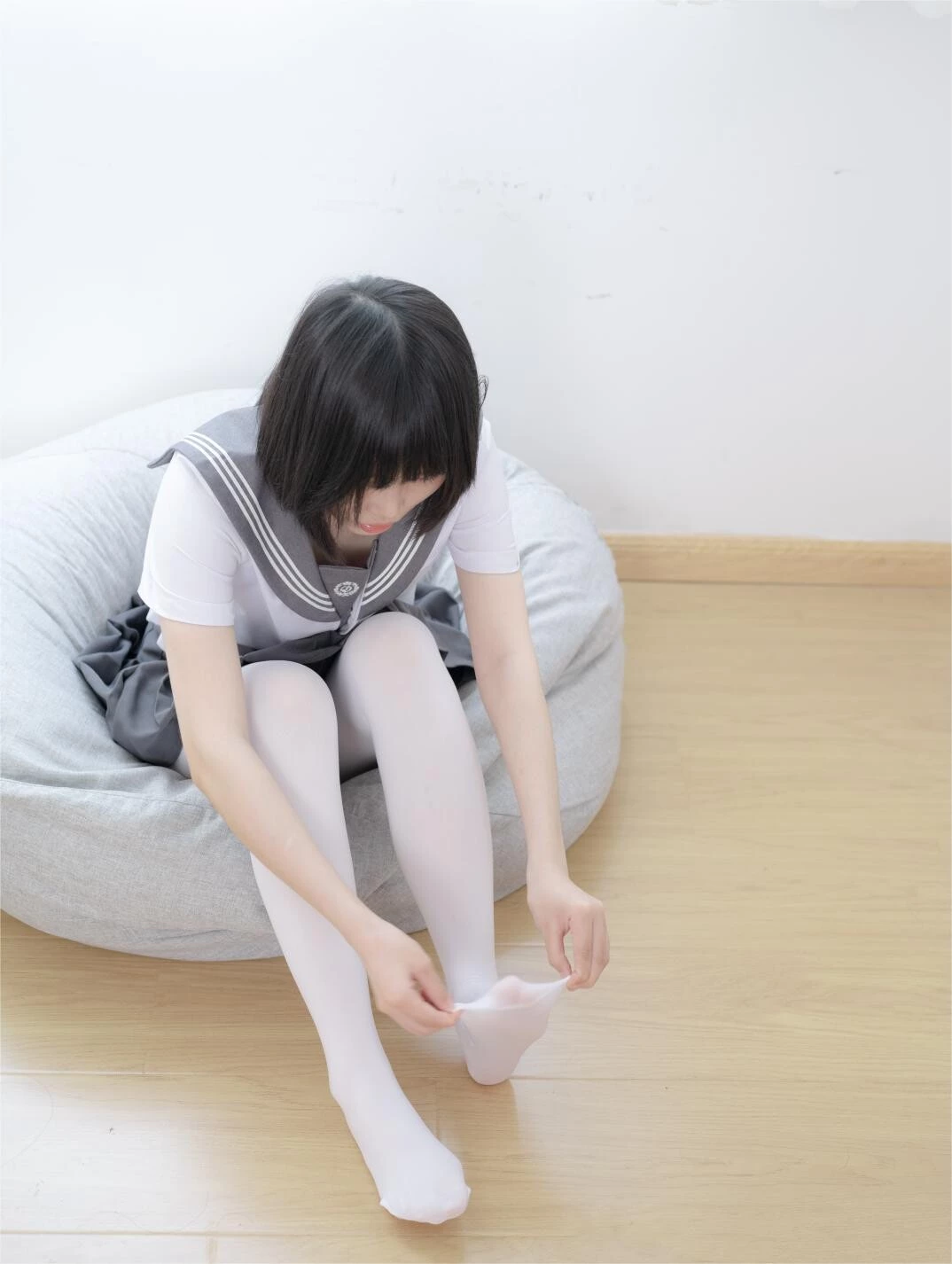 极品反差妹白丝美足让人心动[12P]